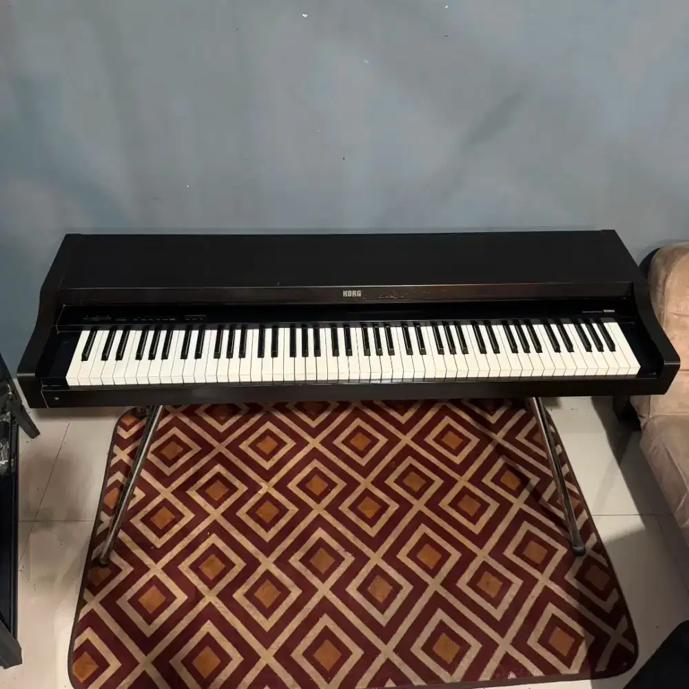 Piano Korg Concert 800