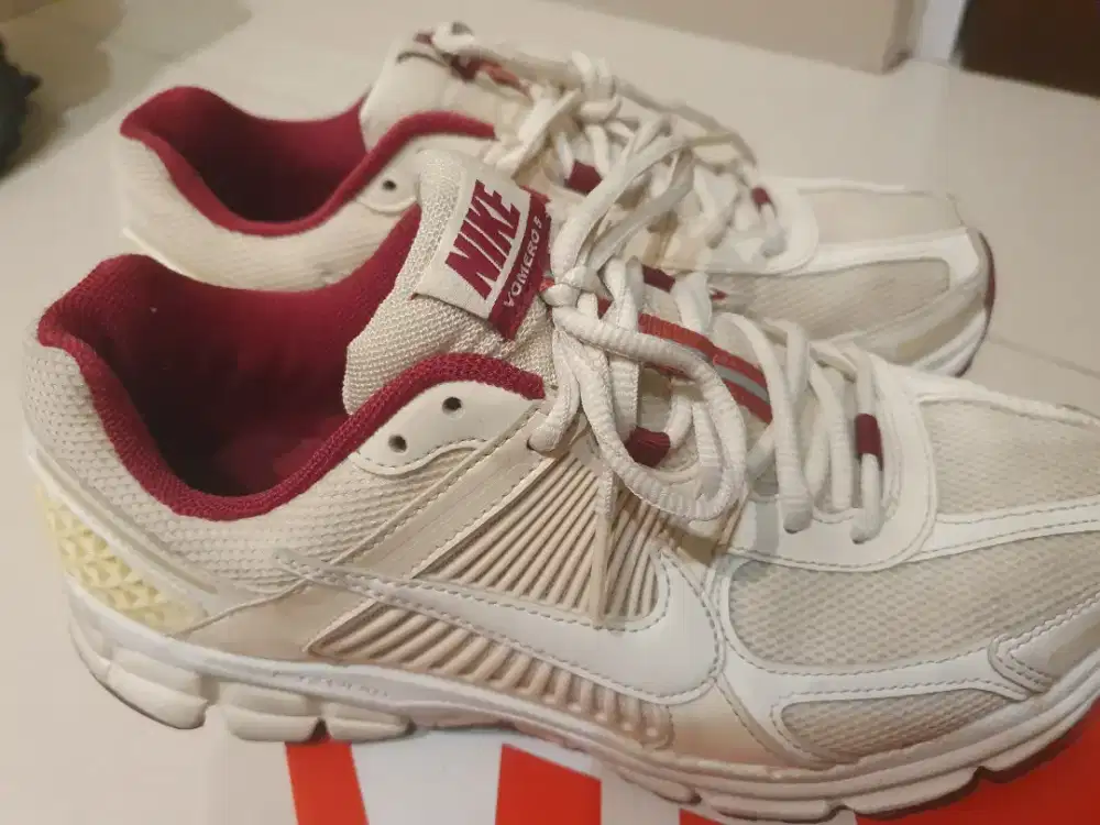 NIKE ZOOM VOMERO 5 WOMEN AUTHENTIC