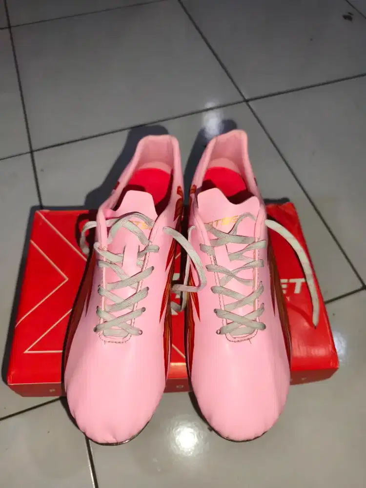 Sepatu Bola Satset X Garuda Pink. Size 42. 150k nego