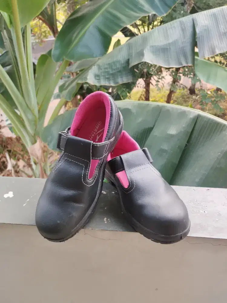 Safety shoes cheetah pink size 38 sepatu 4008H kulit asli
