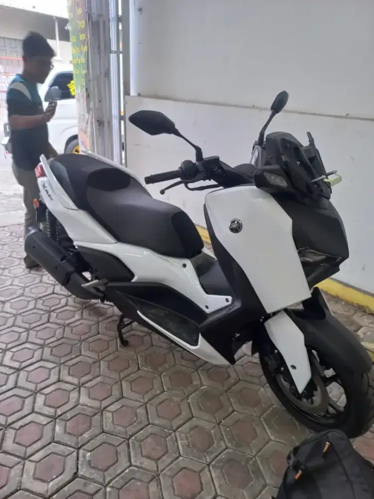 Jasa pasang sticker motor mobil