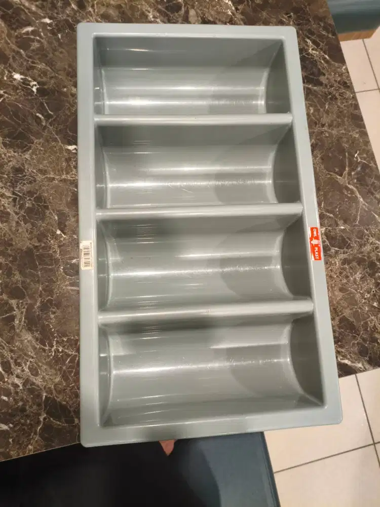 Cuttleries Container / Tempat Sendok/Garpu