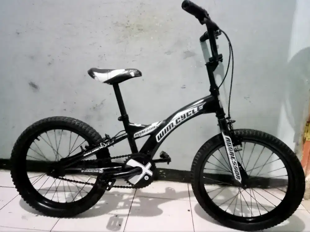 Dijual sepeda BMX merk WIMCYCLE ring 18 kondisi masih bgus Kker normal