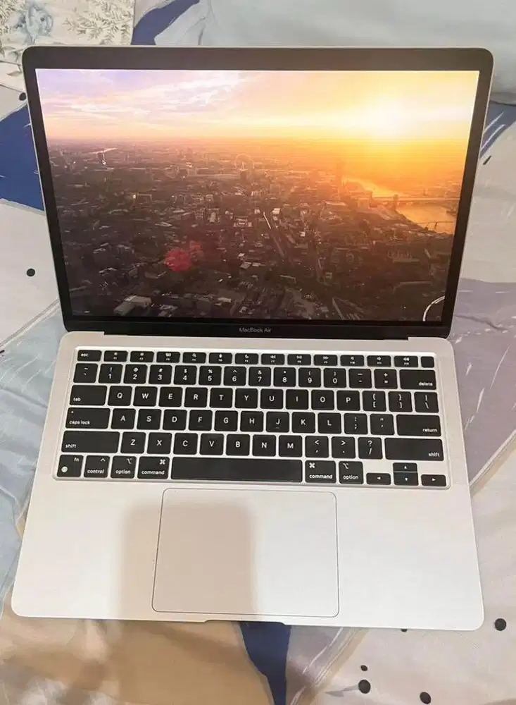 macebook m1 13 batrai 94%