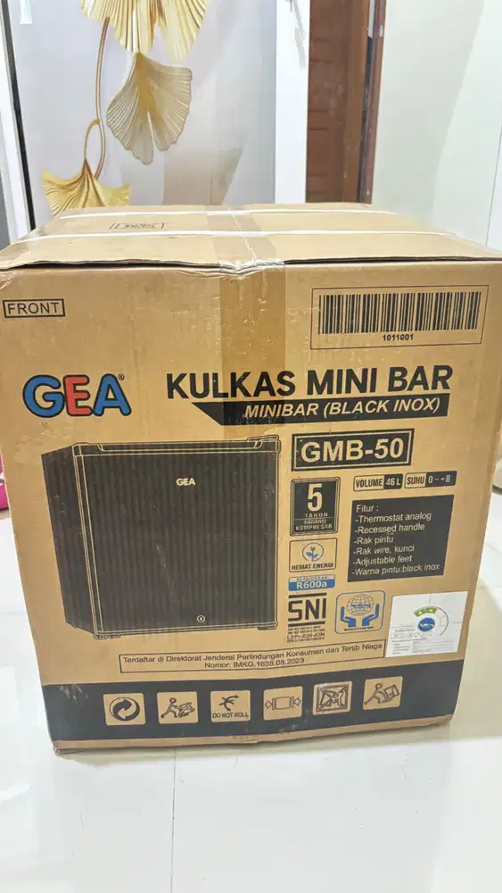 GEA Kulkas Mini Bar GMB-50 (Black Inox)