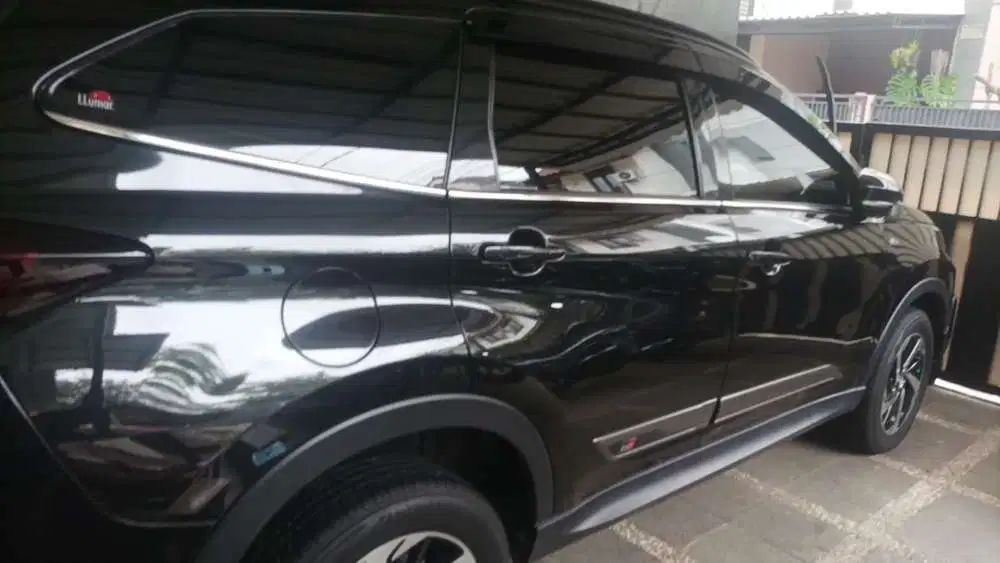 TOYOTA RUSH 1.5 GR SPORT - AT - 2023 - HITAM