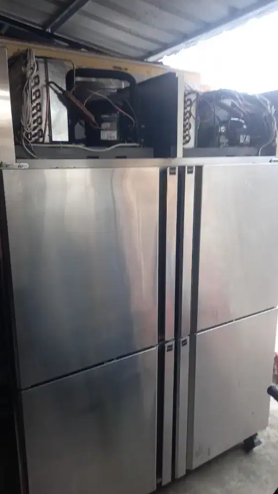 UPRIGHT CHILLER 4 PINTU