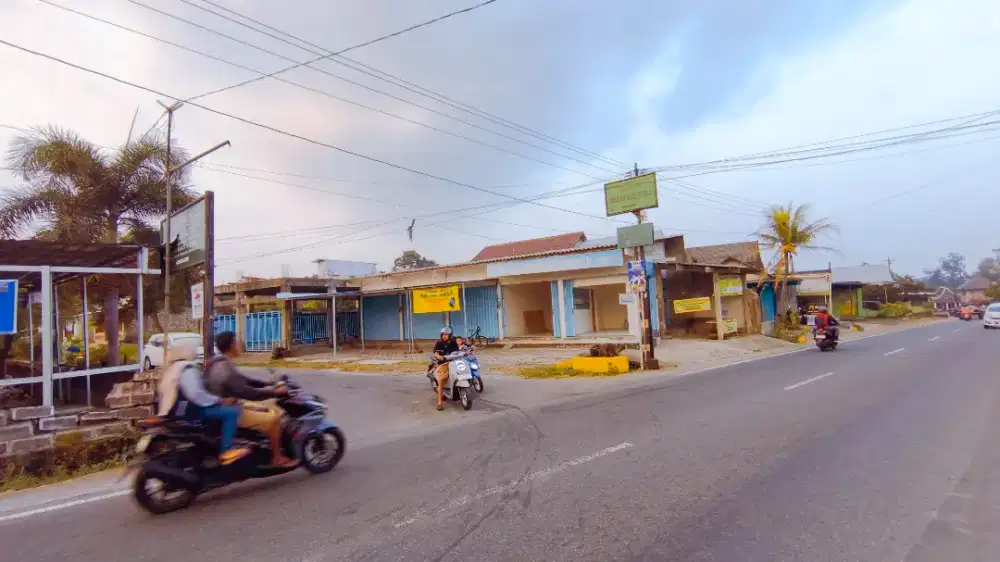 Toko dan Gudang Pojok Strategis Sleman Timur