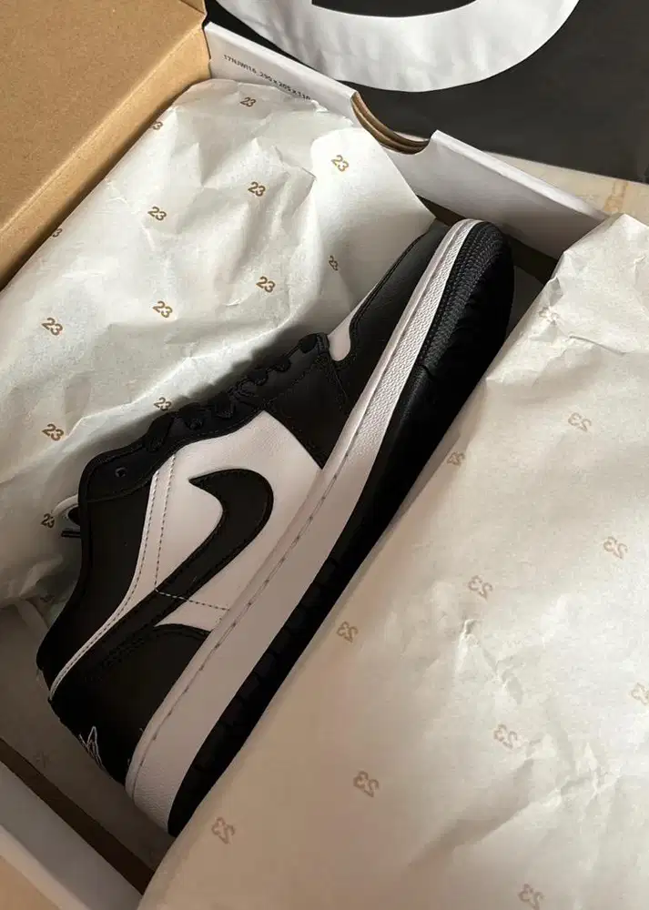 NIKE AIR JORDAN LOW