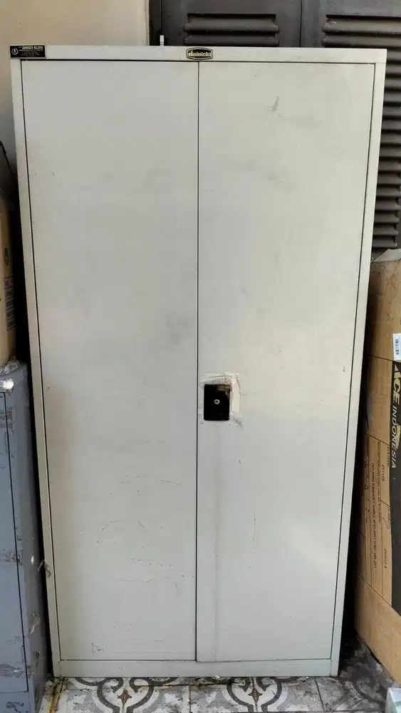 Lemari arsip besi kantor ukuran 183 x 91 x 46 cm
