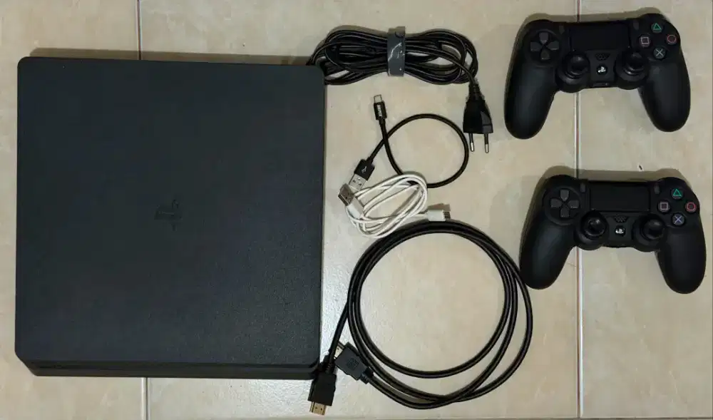 PS4 slim 500GB + 2 stik second mulus