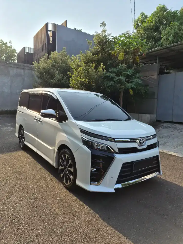 Toyota Voxy 2019 2.0 Putih