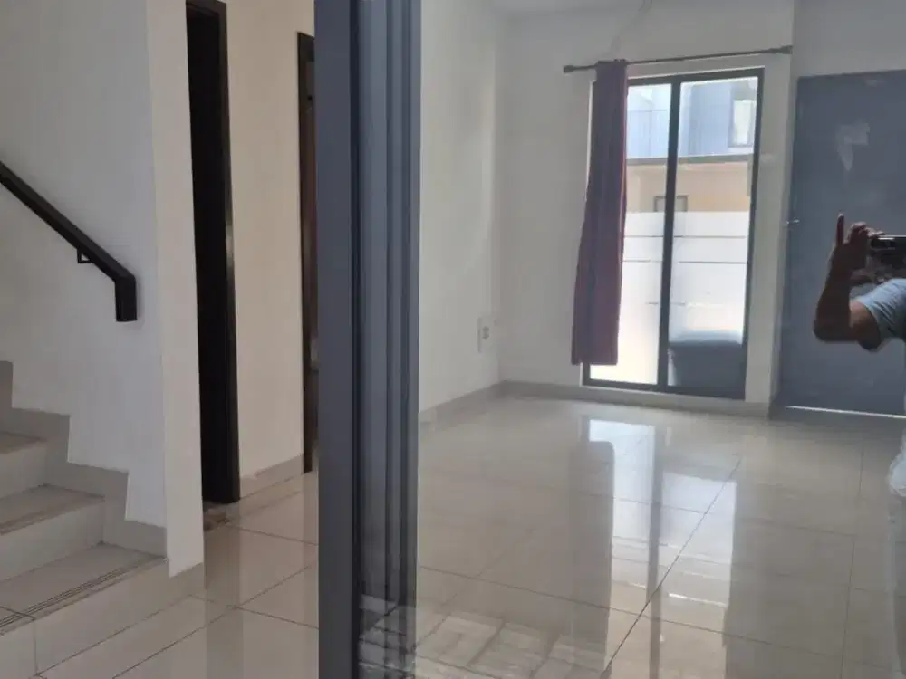 DISEWAKAN RUMAH BARU DI WISTERIA METLAND CAKUNG JAKARTA TIMUR