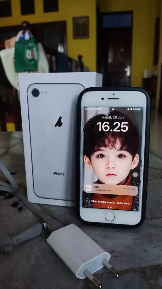 Iphone 8 64gb lengkap kotak charger