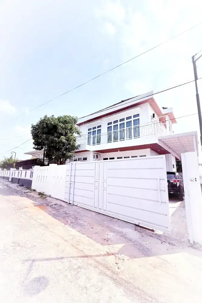 Dijual rumah 2 lantai berikut isi perabotan lokasi strategis BDL