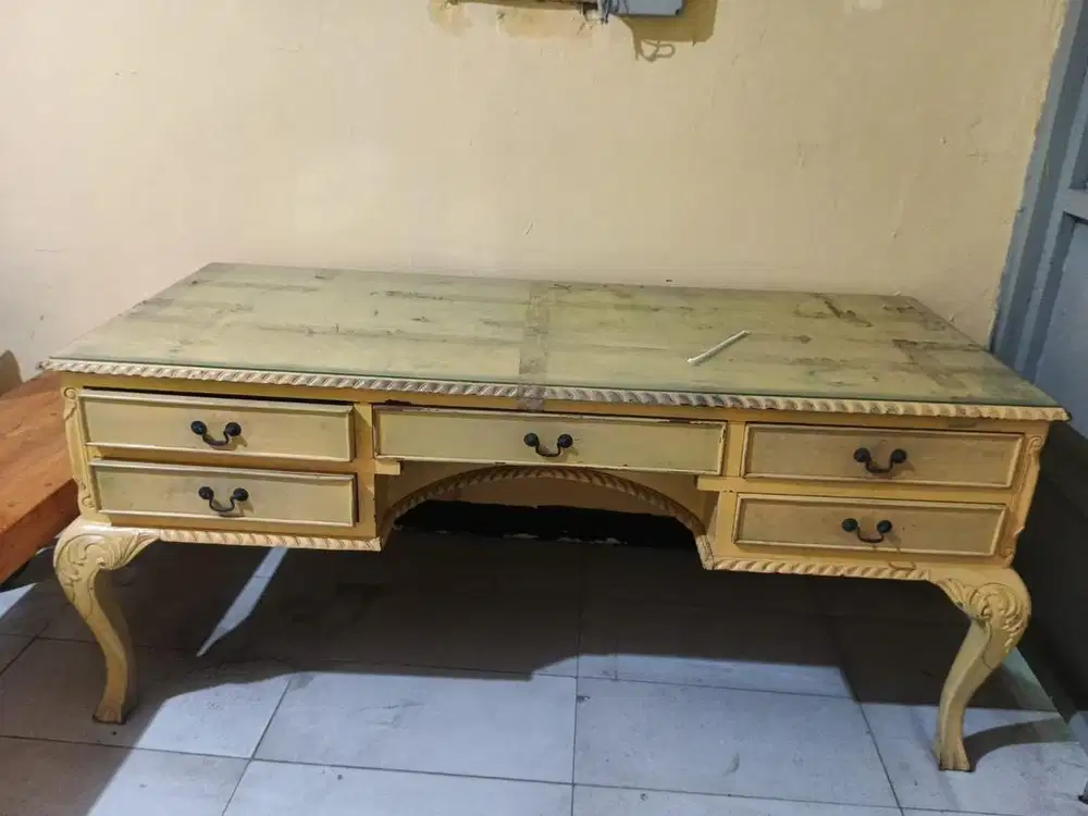 Meja Kuning Jati Klasik