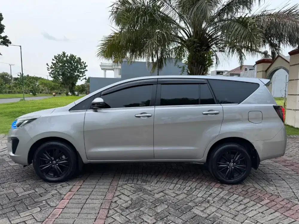 Toyota Innova V Diesel 2021 Matic Silver Mulus