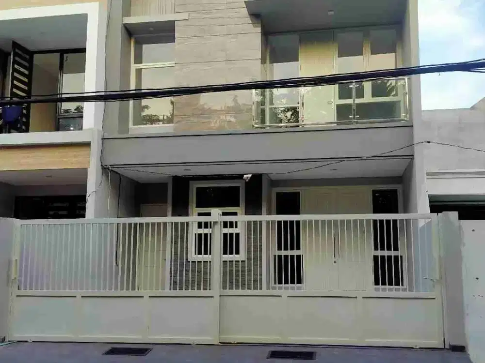 DIJUAL, RUMAH BARU GRESS, ROW JLN BOULEVARD MANYAR TIRTOMOYO