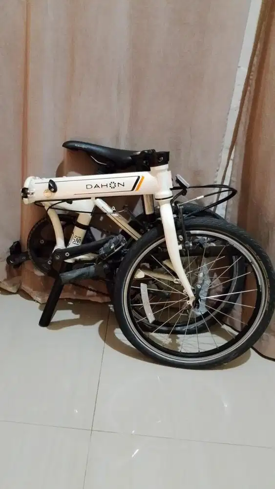 Sepeda lipat dahon