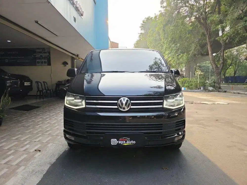 VW Caravelle LWB 2016 TSI Facelift Gasoline Black Like New