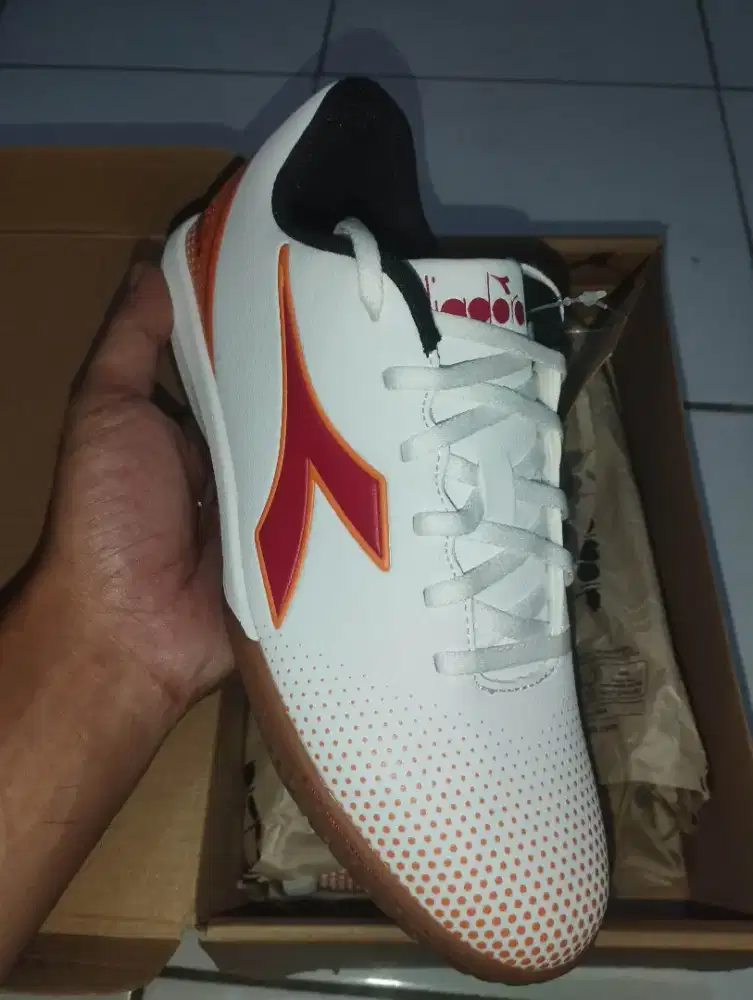 Sepatu futsal Diadora