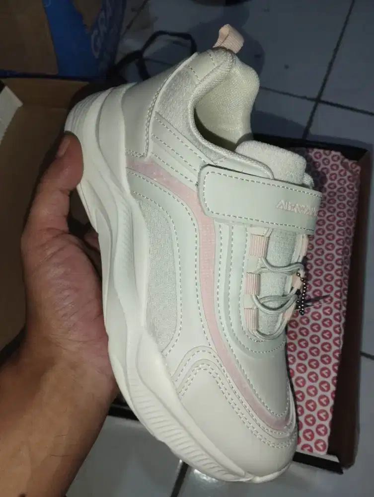 Airwalk kids size 34