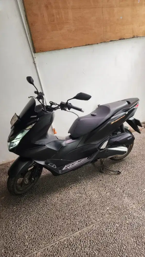 Honda Pcx 160 Hitam Doff Tahun 2023 Tangan Pertama