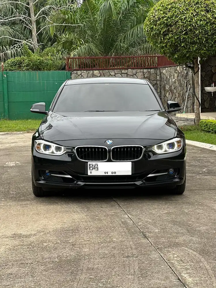 [KM 31 Ribu] BMW 320i Sport F30 2014