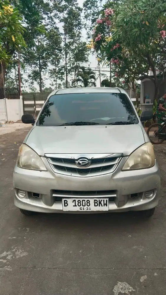 DIJUAL CEPAT MOBIL XENIA TAHUN 2011