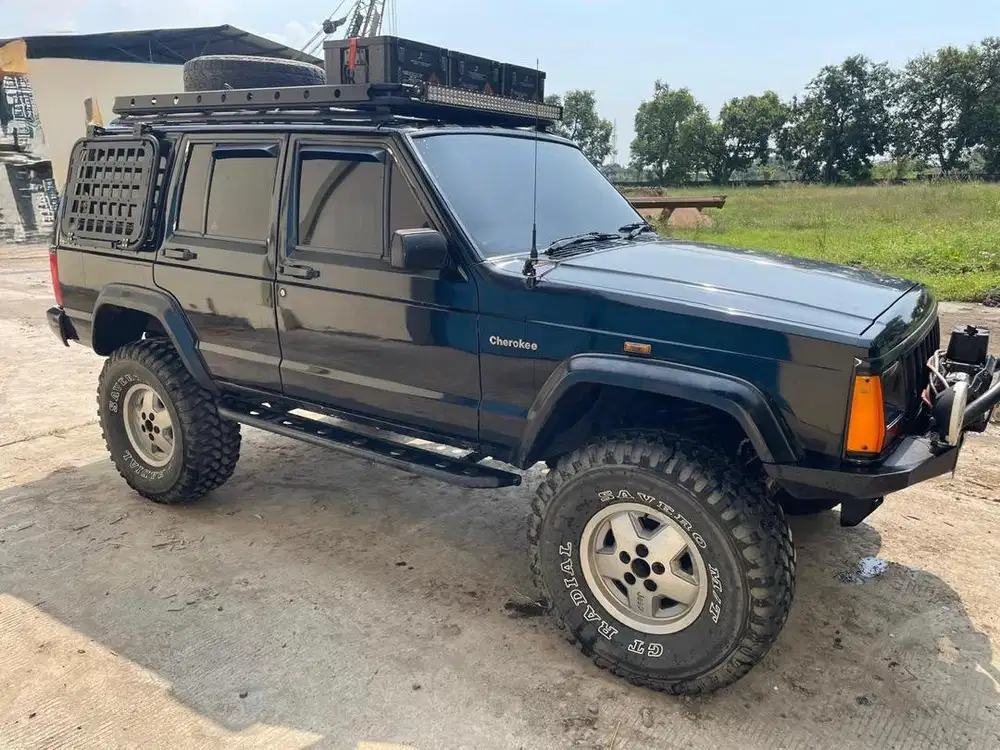 Di Jual !!! Jeep Cheroke Limited 4.0
