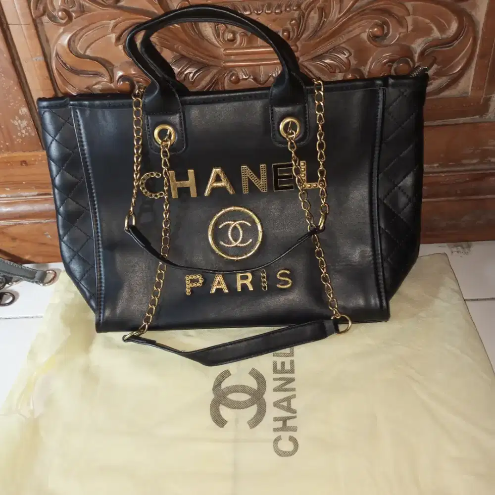Dijual cepat Dua tas wanita Chanelle n Fossil
