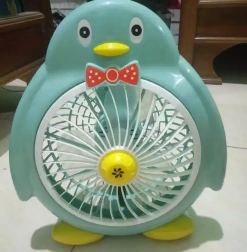 Kipas Angin Karakter Mini Fan Listrik 10 inc