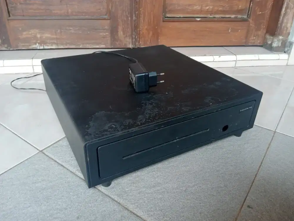 Di jual laci kasir uang merk iware