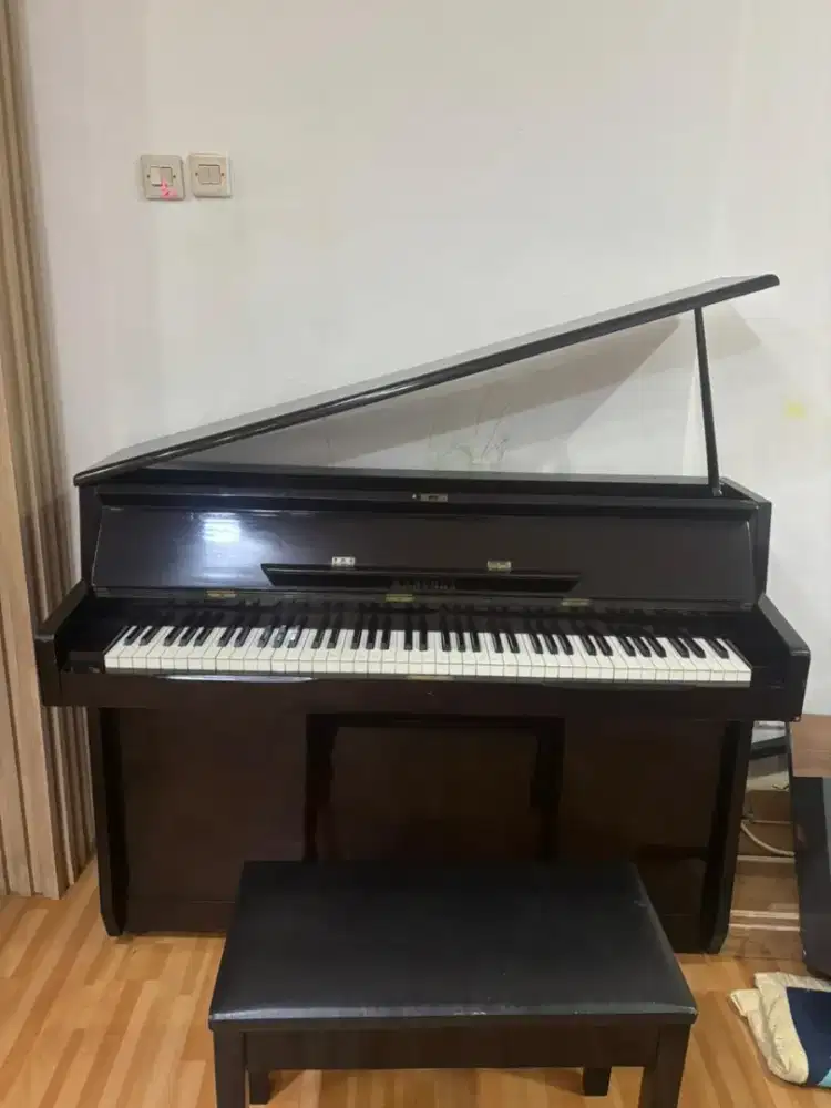 Dijual piano besar kayu jati merk Mathey Terawat