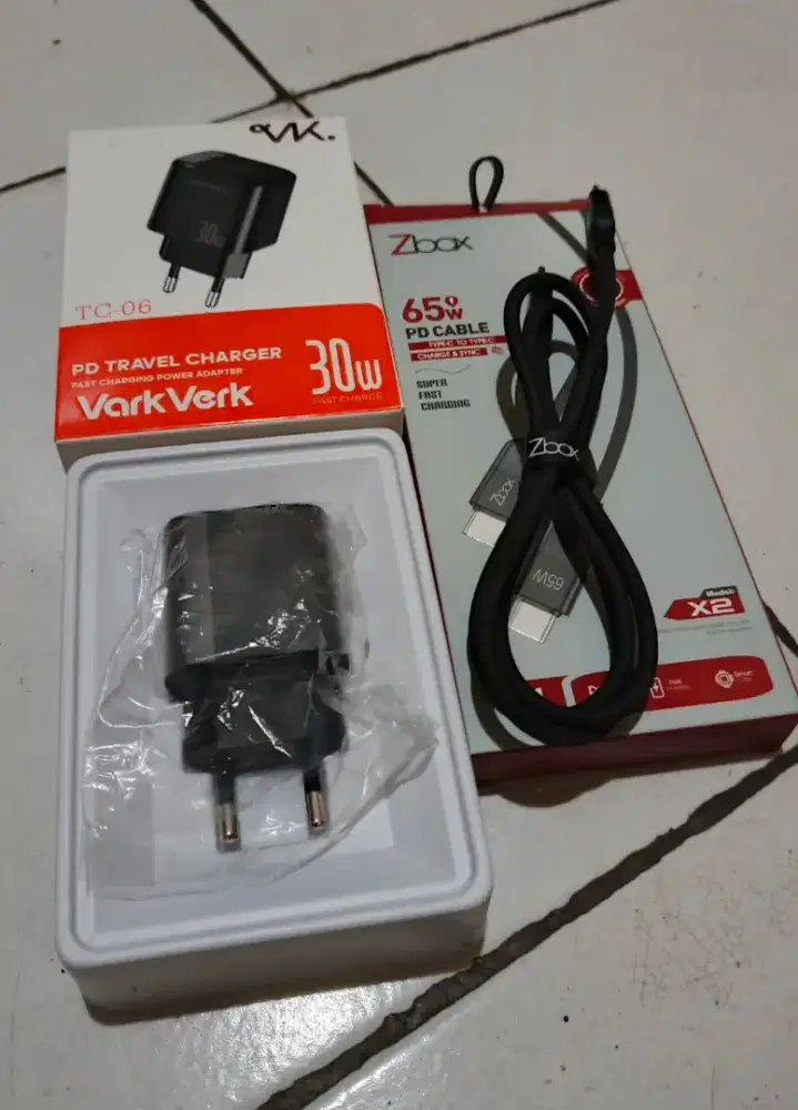 Charger iPhone / Android.