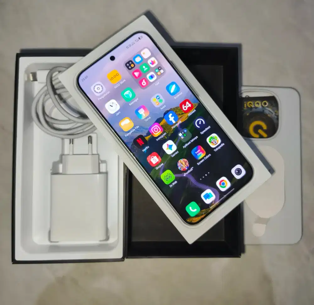 IQOO 15 16/512gb 7000 mah
garansi resmi panjang