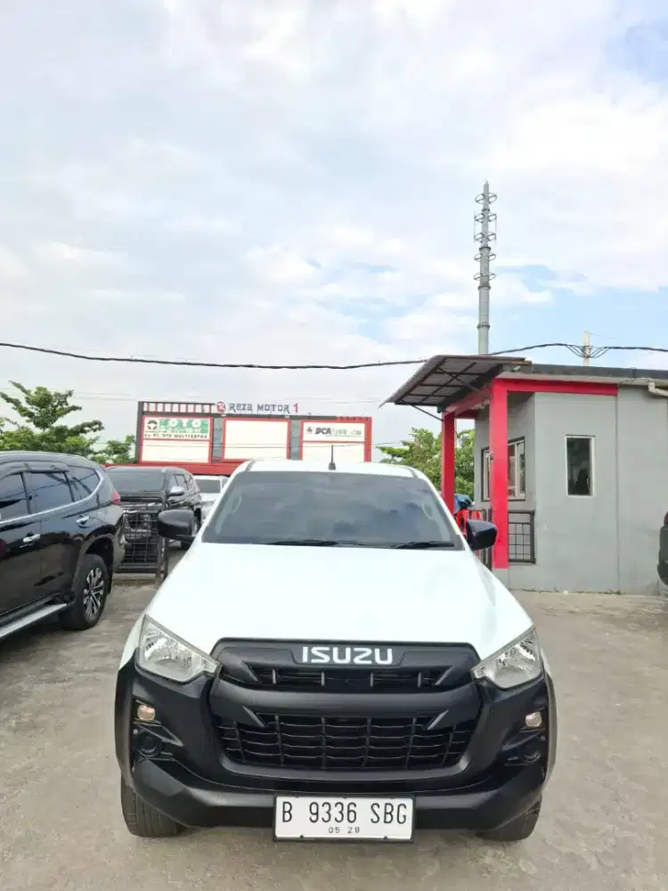 Isuzu D-max 2022 DC (4x4) manual. Km 72rb antik