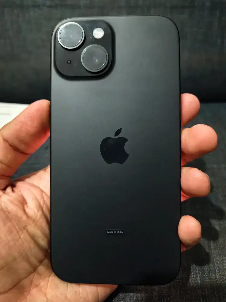iphone 15 128 hitam masih garansi resmi