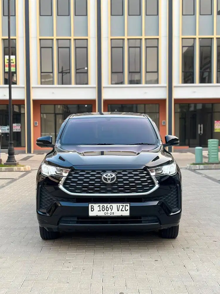 Istimewa dan Termurah Toyota Innova Zenix V CVT AT 2023 Hitam