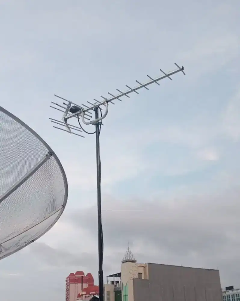 Jasa Specialist Pasang Baru Antena TV Digital Outdoor Bergaransi