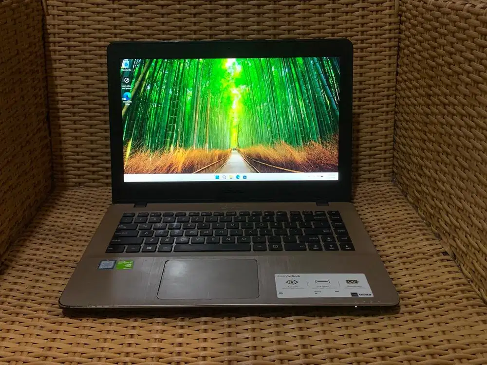 Asus A442U i7-7500U RAM 8 GB SSD 256 GB+HDD 320GB Double VGA 2GB
