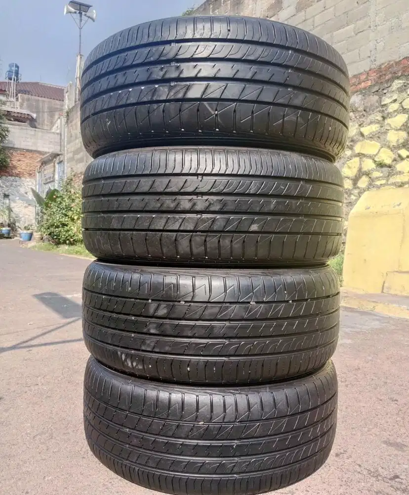 BAN 235/50-18 DUNLOP LM 705 COPOTAN MULUS