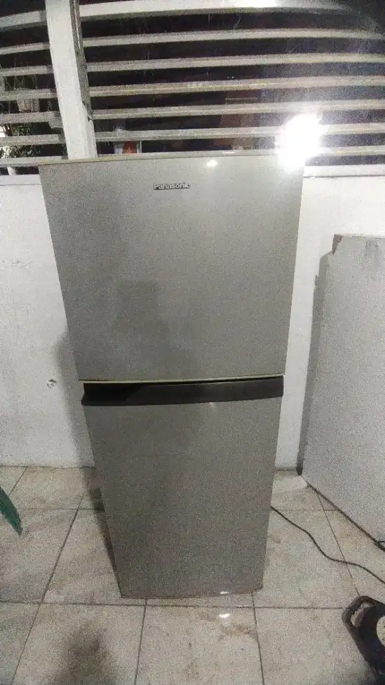 Dijual BU kulkas panasonic 2 pintu