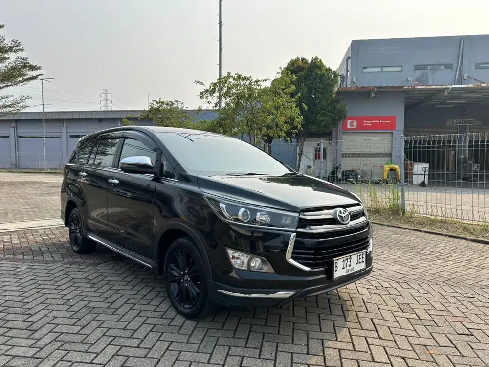 Innova Venturer 2020 AT Diesel Antik Terawat low km tgn pertama 2021
