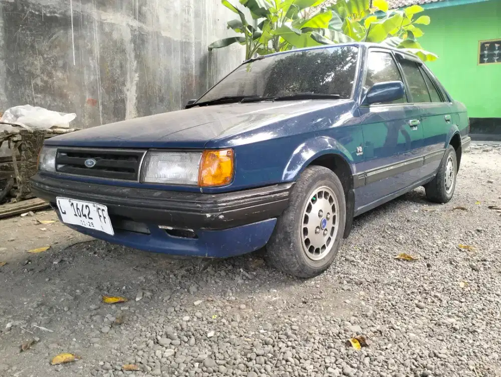 ford laser biru 86