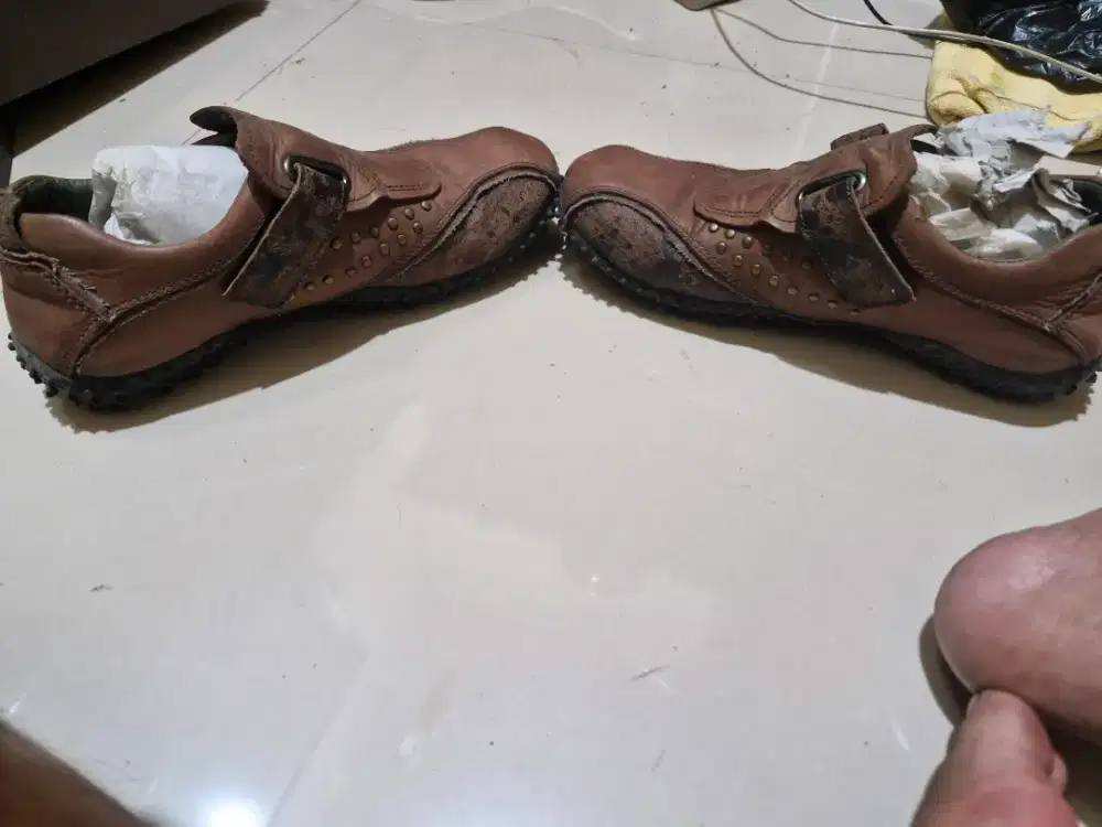 Sepatu cowok merk catch