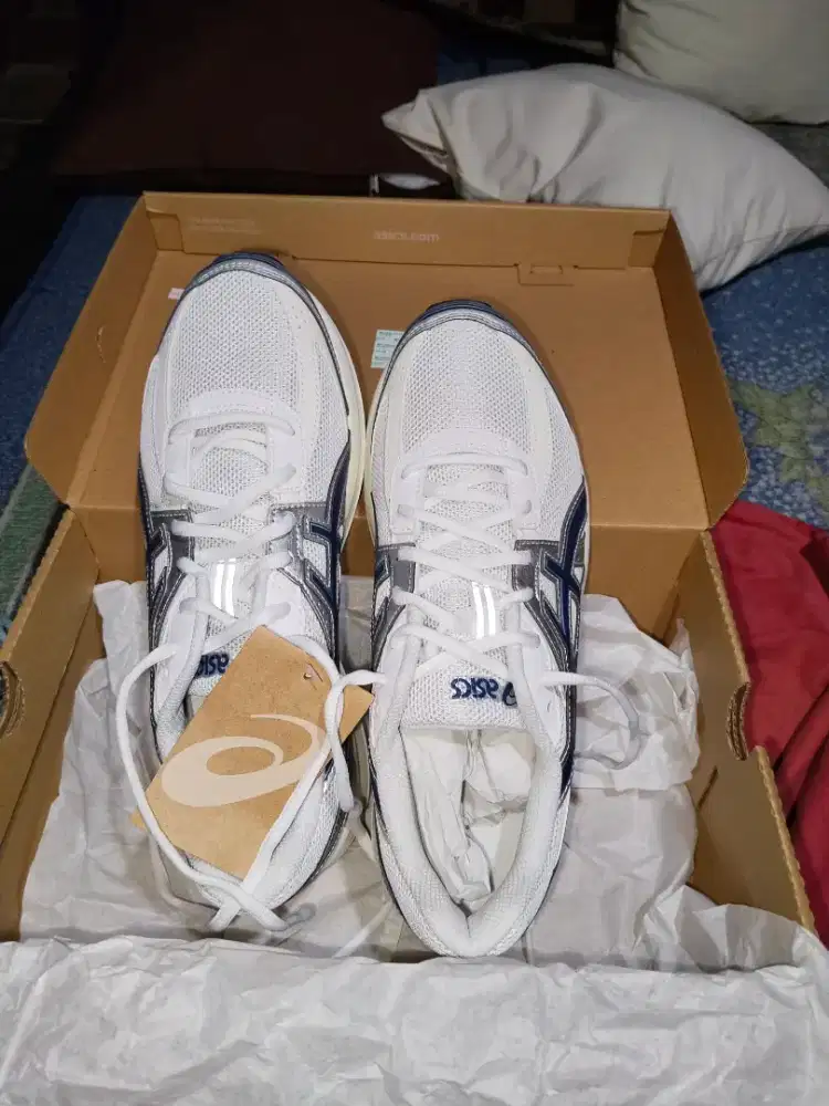 Dijual cepat sepatu asics ori!