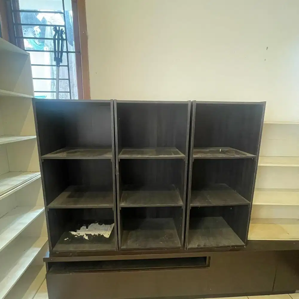 Rak Buku Hitam Lemari Bupet