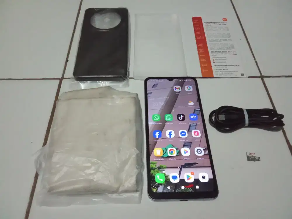 Redmi A3 (2024)
Ram 8gb (4gb+4gb)
Rom 128gb 
Blue Ocean Edition