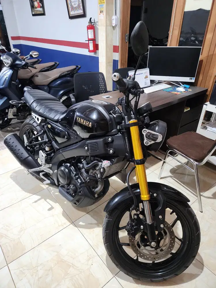 Xsr 155 hitam glosy shoxk depan emas 2023 low km GBM